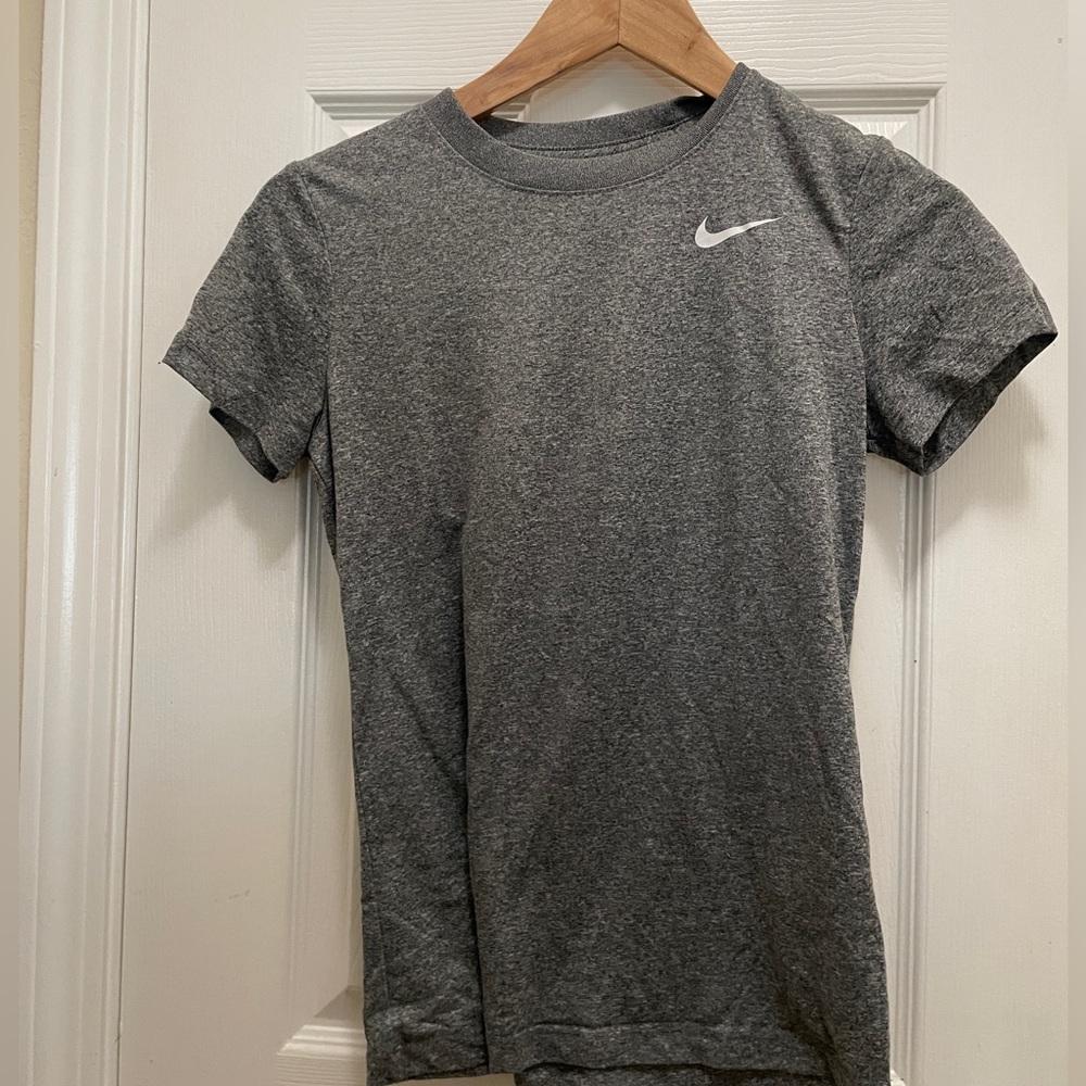 4 Nike work out shirts